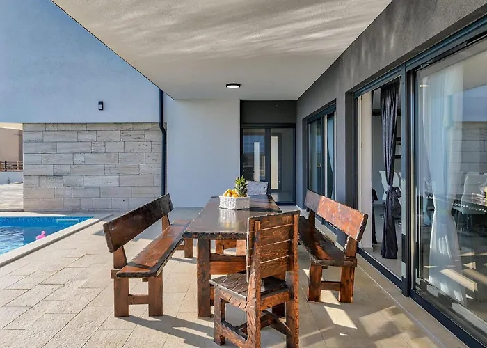 Fa Exclusive بيت للعطل زادار